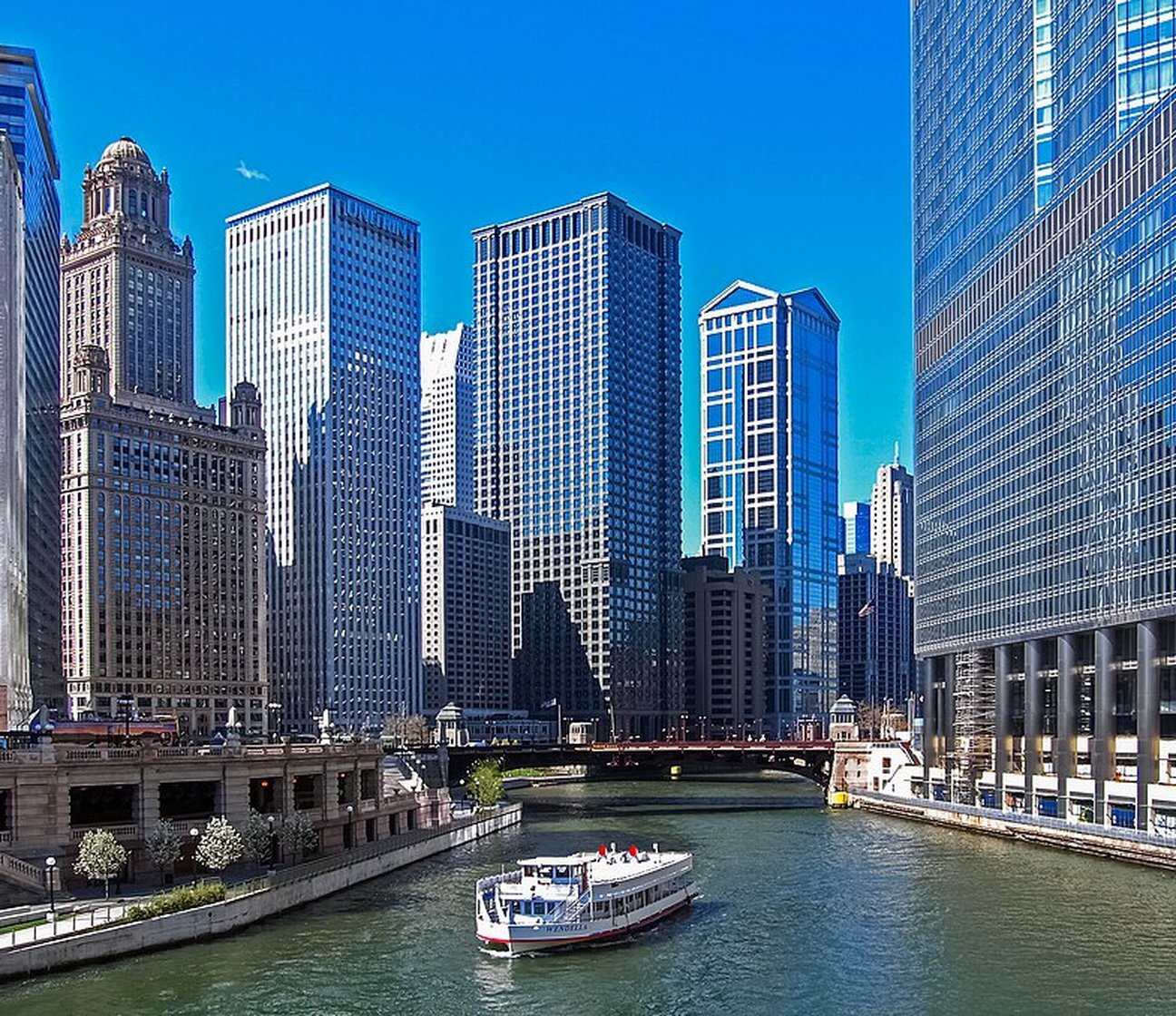 Chicago River skyline